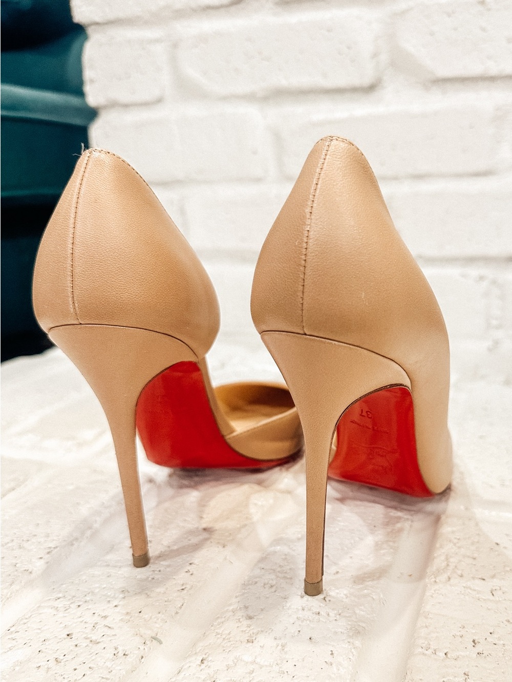 Christian Louboutin Iriza, Blush, Nude Leather Pointed-Toe Pumps with Red Soles - Picture 5 of 12